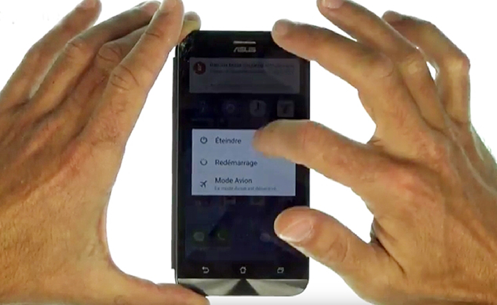 Changement d'écran (vitre+châssis+LCD) sur Zenfone 2 Laser ZE500KL photo 2